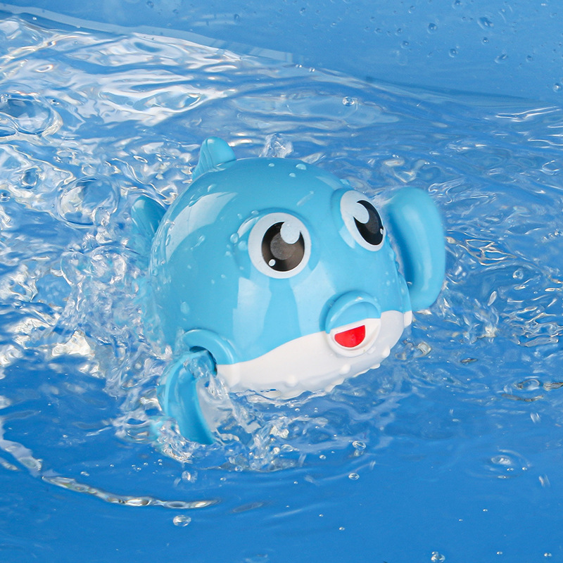 クロスボーダーの赤ちゃんのお風呂のおもちゃは水の上でチェーンのぜんまいを切って水をかきます。|undefined