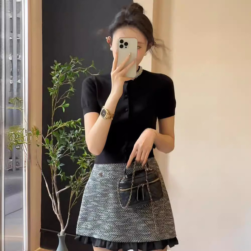 Xiaoxiangfeng ファッションスーツ女性のための 2025 夏の新しいスタイル小人年齢削減痩身トップスとスカートツーピーススーツ|undefined
