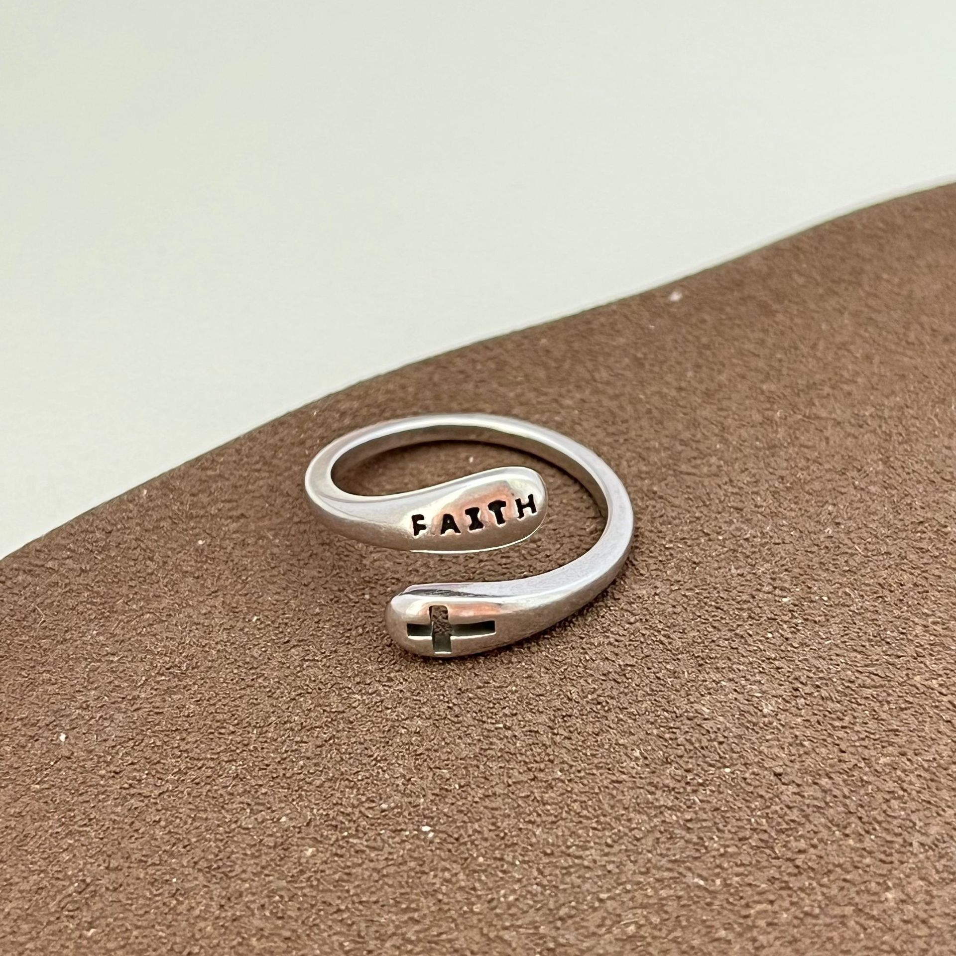 Geometric Retro Cross-border European And American High-end Cross-shaped Open Hollow Index Finger Ring, Light Luxury_voghion.com