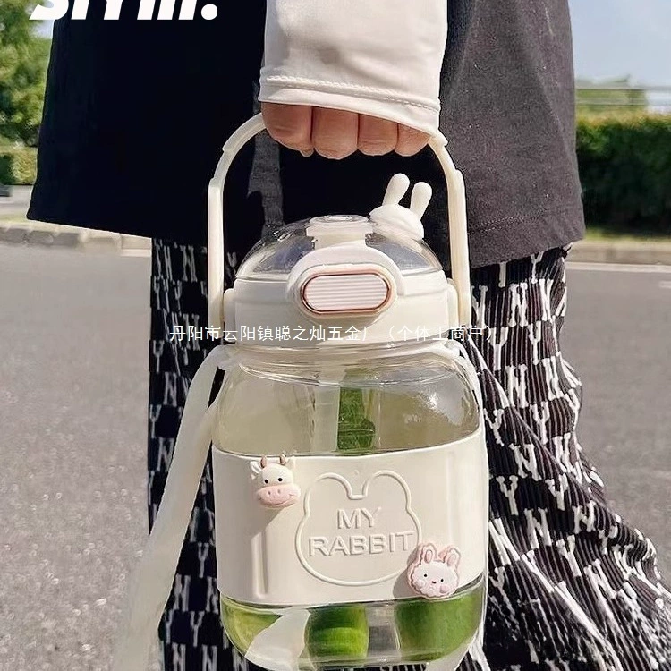 Летняя кружка для женщин, стильная кружка с широким горлышком для спорта, новинка 2025 года, большой размер, большая вместимость, кружка-ведро, кружка-термос, кружка для воды.