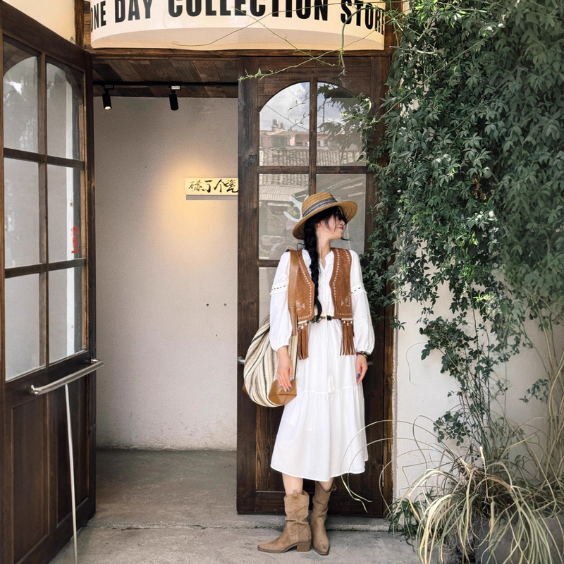 Yunnan, Xizang and Xinjiang Travel Photo Fairy Skirt with French Style High-End Versatile Embroidered Tassel Vest Yunnan, Xizang and Xinjiang Travel Photo Fairy Skirt with French Style High-End Versatile Embroidered Tassel Vest