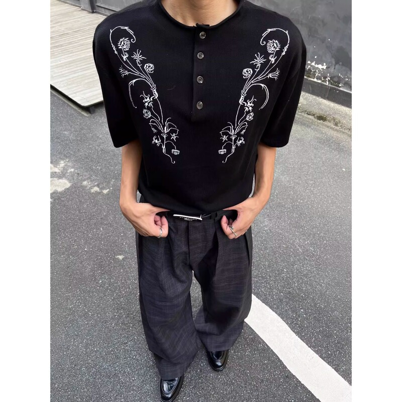 Ice Silk Henley Collar Old Money Style Knit T-Shirt V-Neck Embroidered Cool and Versatile American Retro Rolled Edge Breathable Short T-Shirt Ice Silk Henley Collar Old Money Style Knit T-Shirt V-Neck Embroidered Cool and Versatile American Retro Rolled Edge Breathable Short T-Shirt