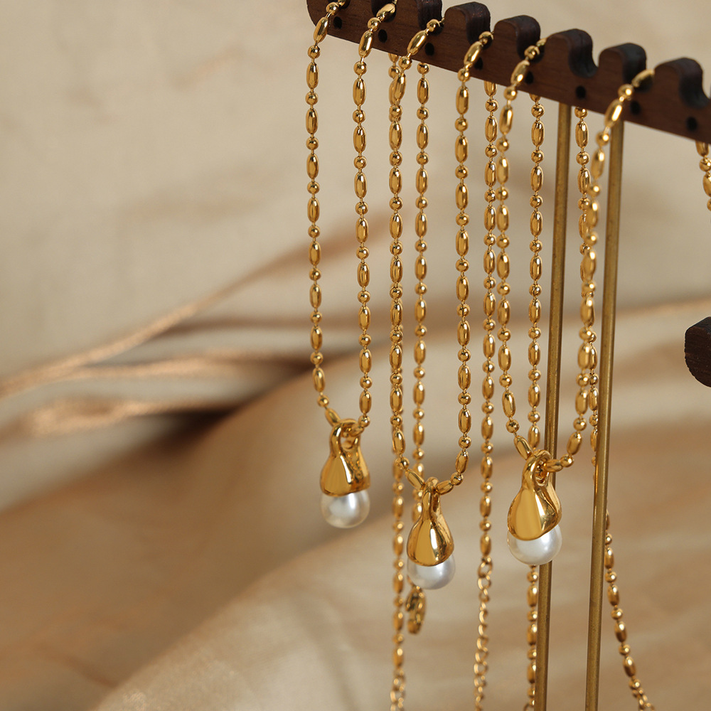 Collar de cadena de cuentas de arroz de lujo de estilo francés collar de cadena de cuentas de titanio de acero 18K colgante de cuentas de Concha de Oro Cadena de clavícula Reina occidental madre todo partido joyería al por mayor