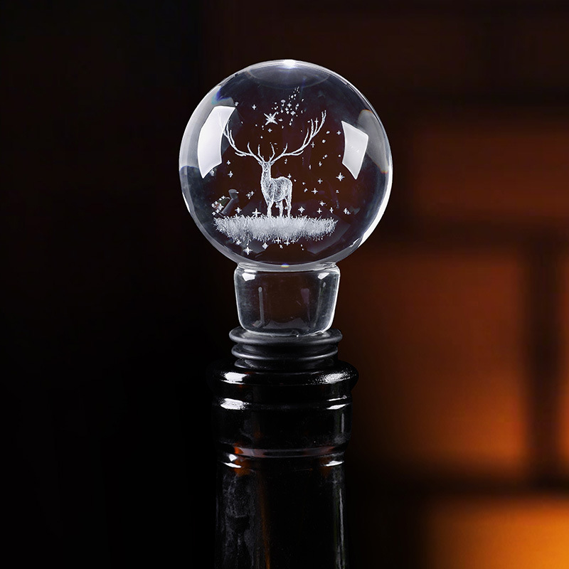 붉은 와인 마개와 함께 사슴