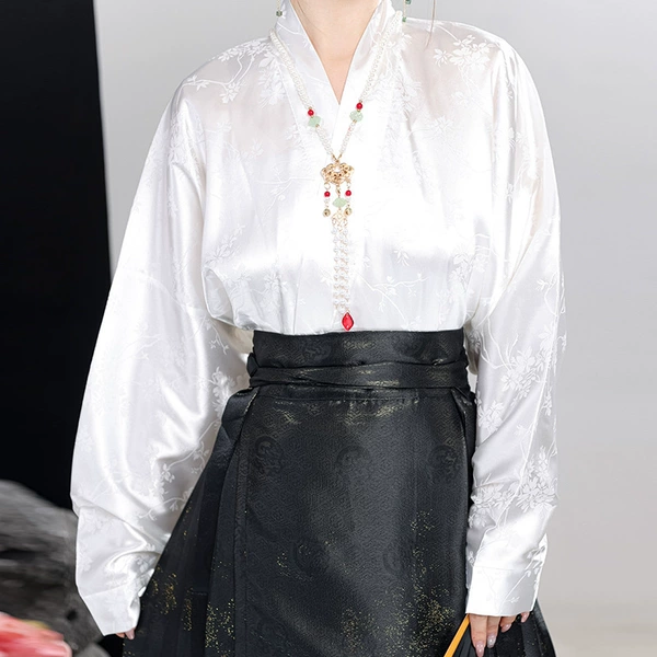 White intertwined aircraft sleeve