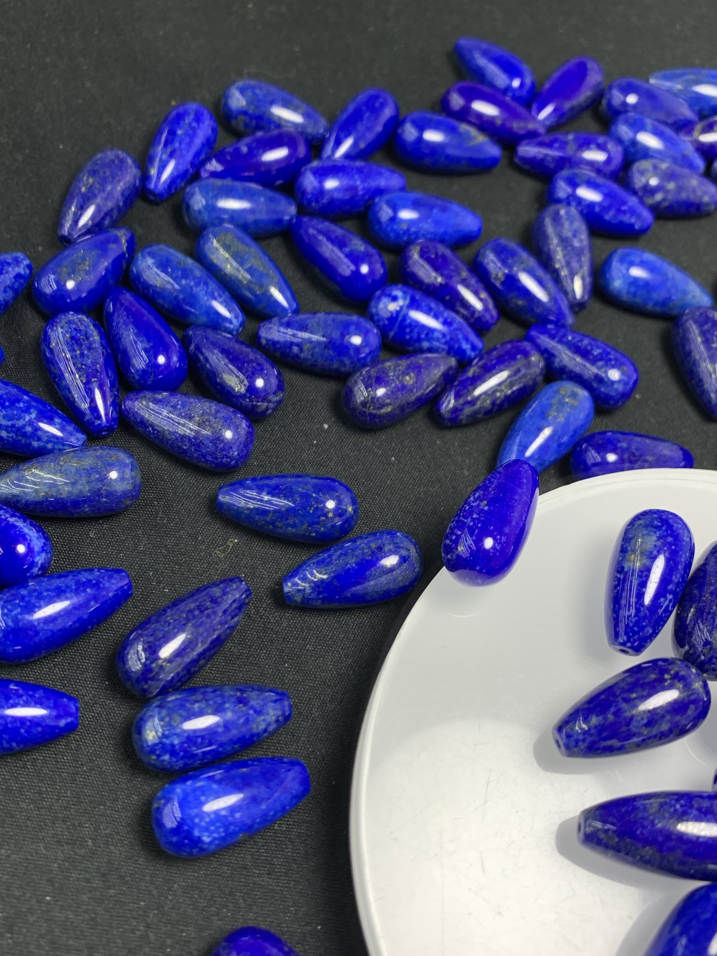 Natural lapis lazuli water drop-shaped beads, half-drilled, with a hole through the center, for DIY bracelets, pendants, and bead stringing projects