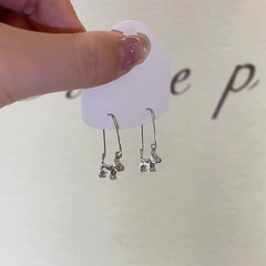 立体のかわいい子犬の雪納瑞のイヤリングの女子学生のネットの赤い爆発のinsの風の小さい大衆の設計感の個性の耳の装飾品