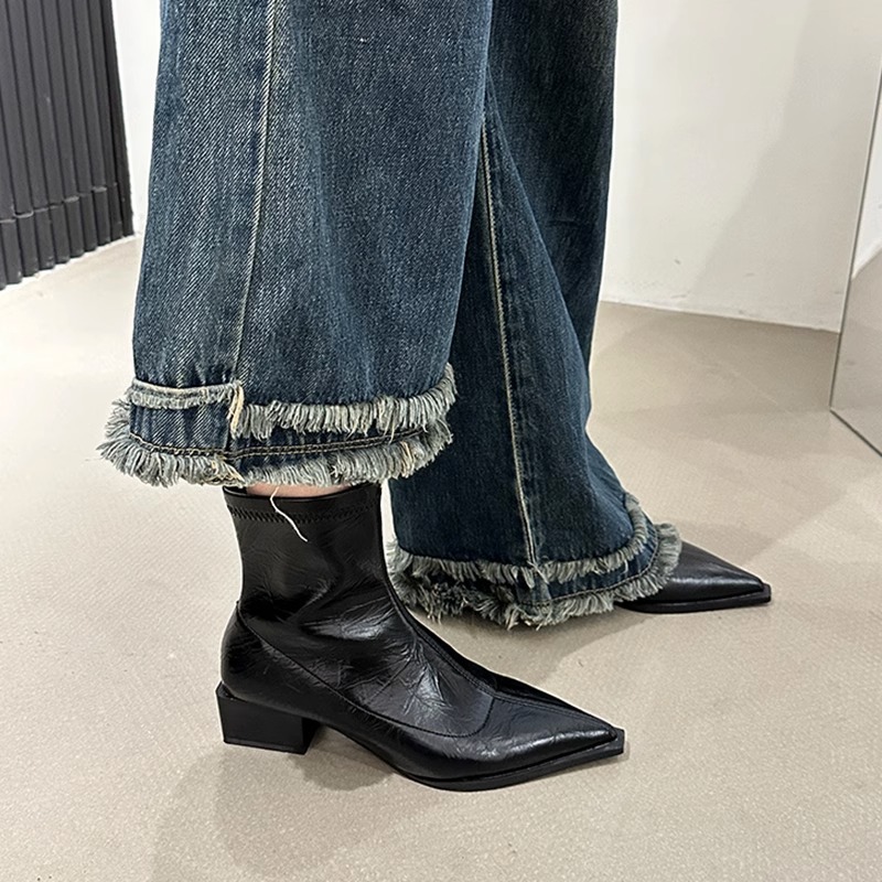 Stivali Martin dal design piccolo e sottile con tacco spesso moda donna autunno/inverno 2023 corti a punta_voghion.com