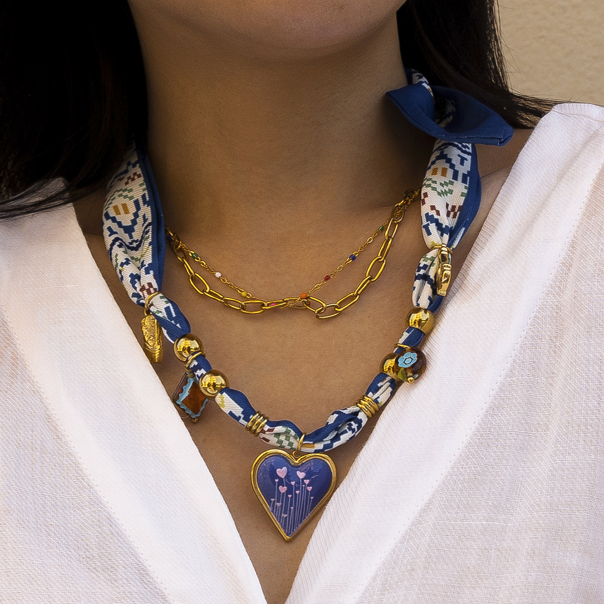 Collar de acero inoxidable de alta calidad ligero y lujoso, bufandas azules, collar de amor de titanio, acero no se desvanece.