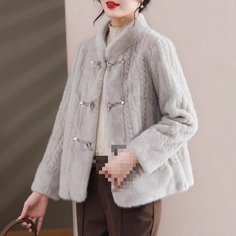 妈妈秋冬外套短款水貂绒上衣加厚中老年女装皮毛一体大衣洋气呢子