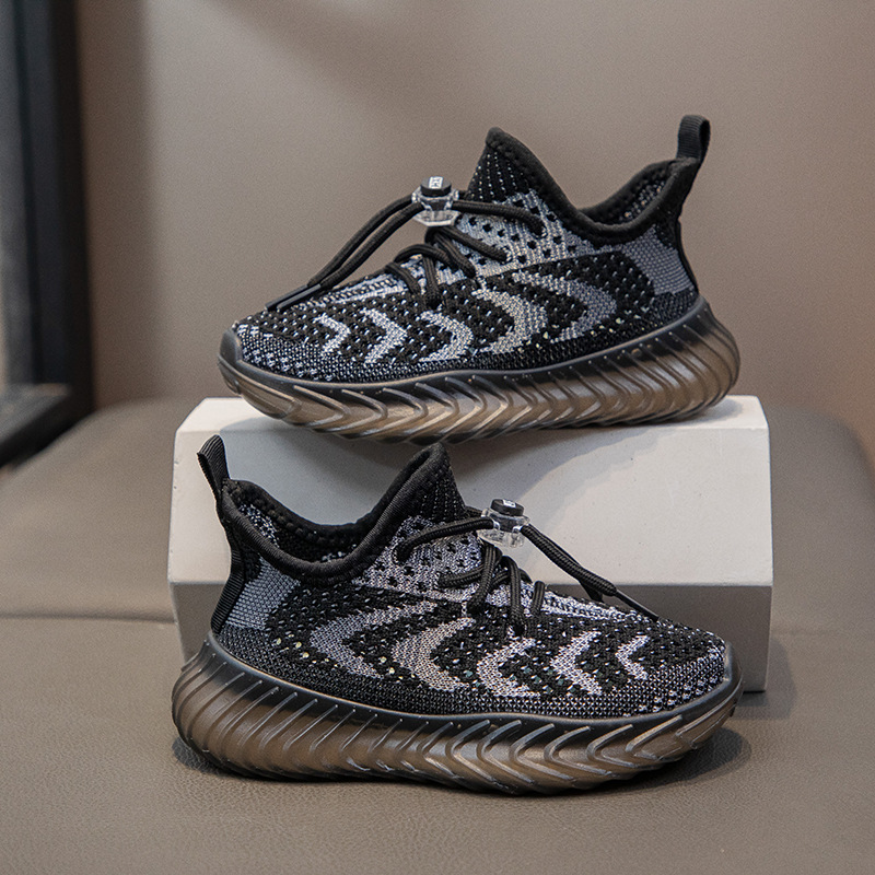 Zapatillas para niños 2025 nuevos zapatos de coco transpirables de tejido volador de verano para niños de mediana edad