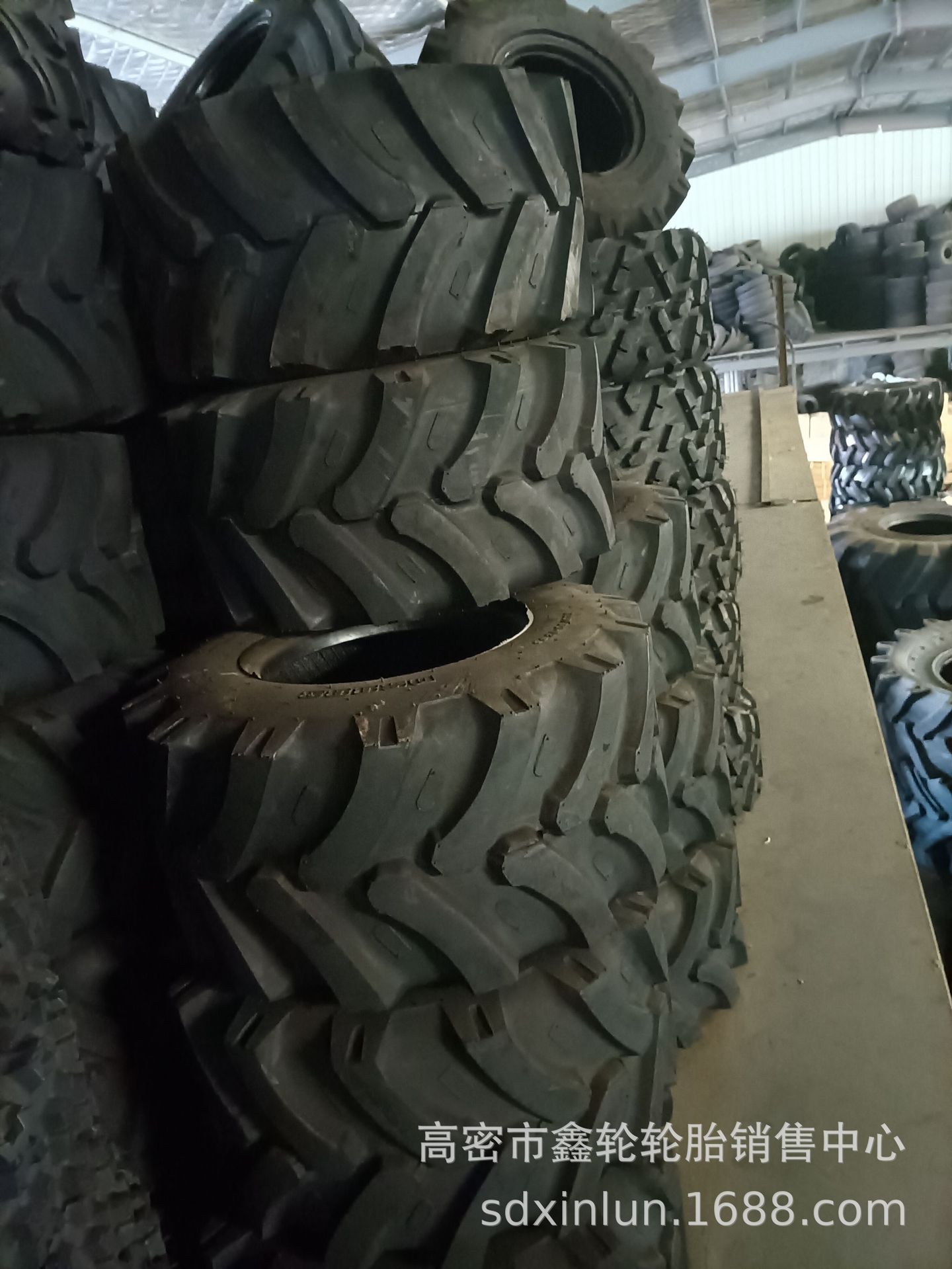 供应翻转犁贝松犁用轮胎 农用27*12.5-12 320/60-12 人字轮胎