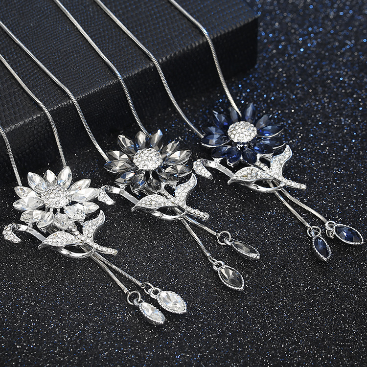 New Korean Style High-End Diamond Sunflower Sweater Chain Fashion Long Wild Clothing Necklace Pendan