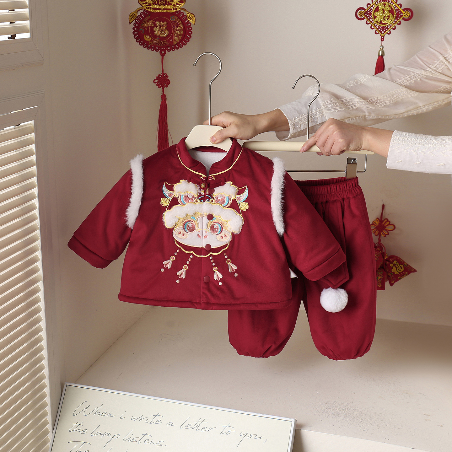 婴儿棉服冬季宝宝衣服冬装喜庆女童中国风过年服周岁生日礼服套装