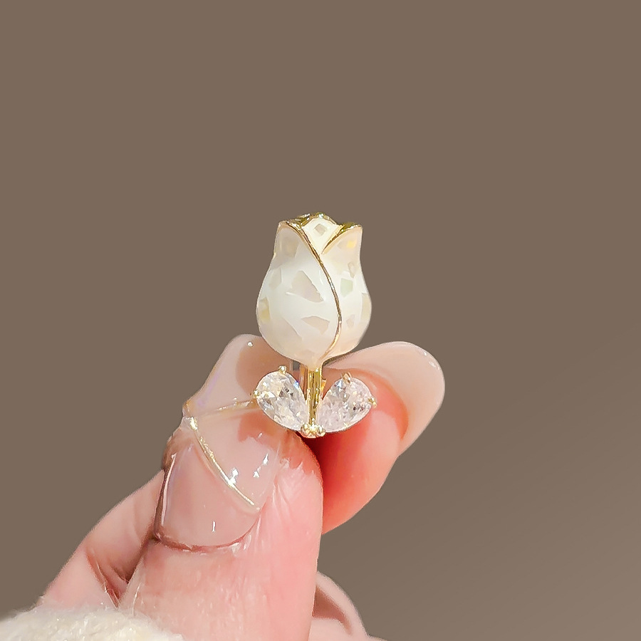 Fashionable and Exquisite Tulip Anti-glare Brooch Buckle High-end Women's Fixed Shirt Chest Clothes Seam-free Dark Buckle Pin