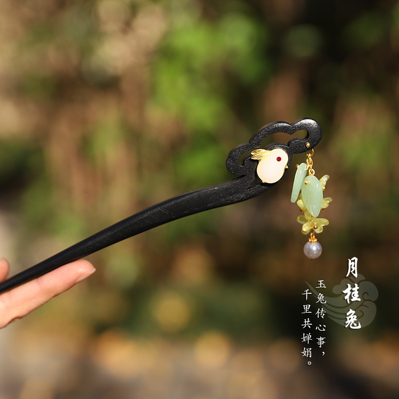 古風のかんざしの流蘇歩は木のかんざしを揺らします。|undefined