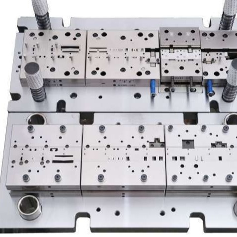 医疗金属五金冲压连续模冲孔汽车配件成型模具拉伸加工设计模具厂