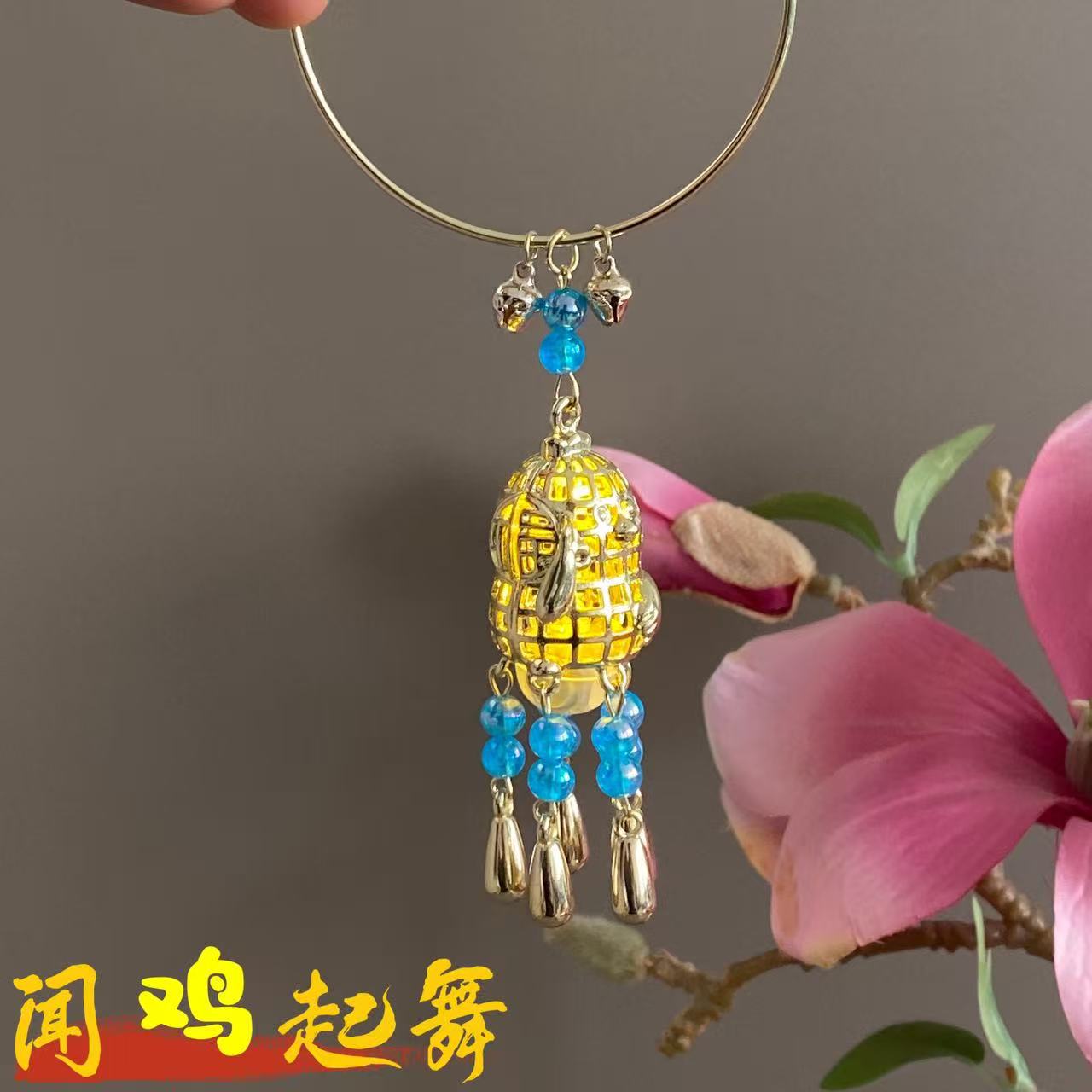 Glowing bracelet (blue) chicken
