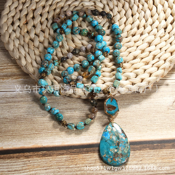 multicoloured magnetic necklace