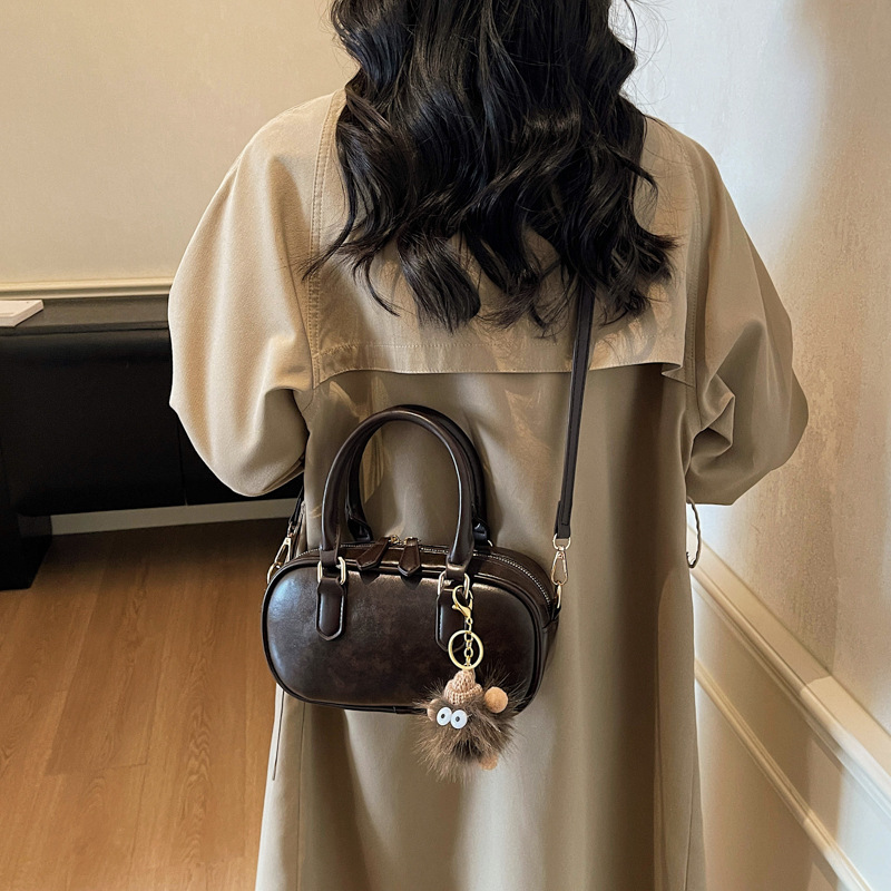 Alto sentido bolso de mano mujer otoño / invierno 2025 nuevo nicho retro bolso de hombro de moda mochila de viaje