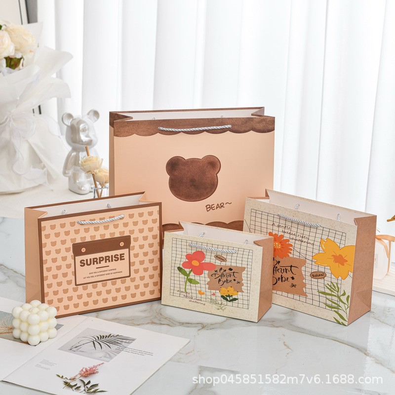 儿童节卡通礼品袋可爱小熊纸袋鲜花图案手提袋儿童服装店包装纸袋