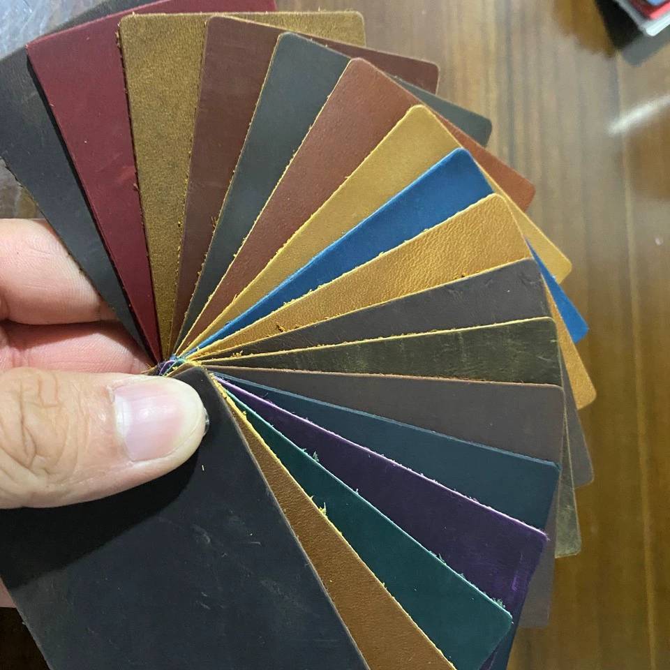 Кожаная цветная карта Crazy Horse Слой головы Цветная карта из воловьей кожи Натуральная кожа в наличии Поставка масляного воска Кожаная цветная карта Crazy Horse Cowhide