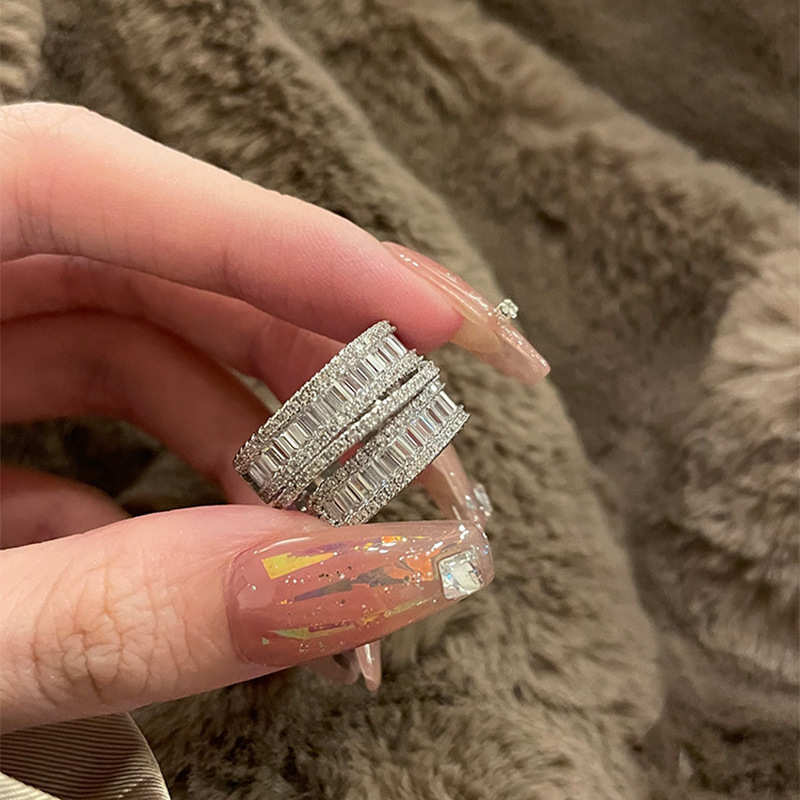 Corea del Sur ins triángulo circón anillo abierto nicho creativo versátil anillo de dedo índice elegante lujo ligero accesorios de alto sentido