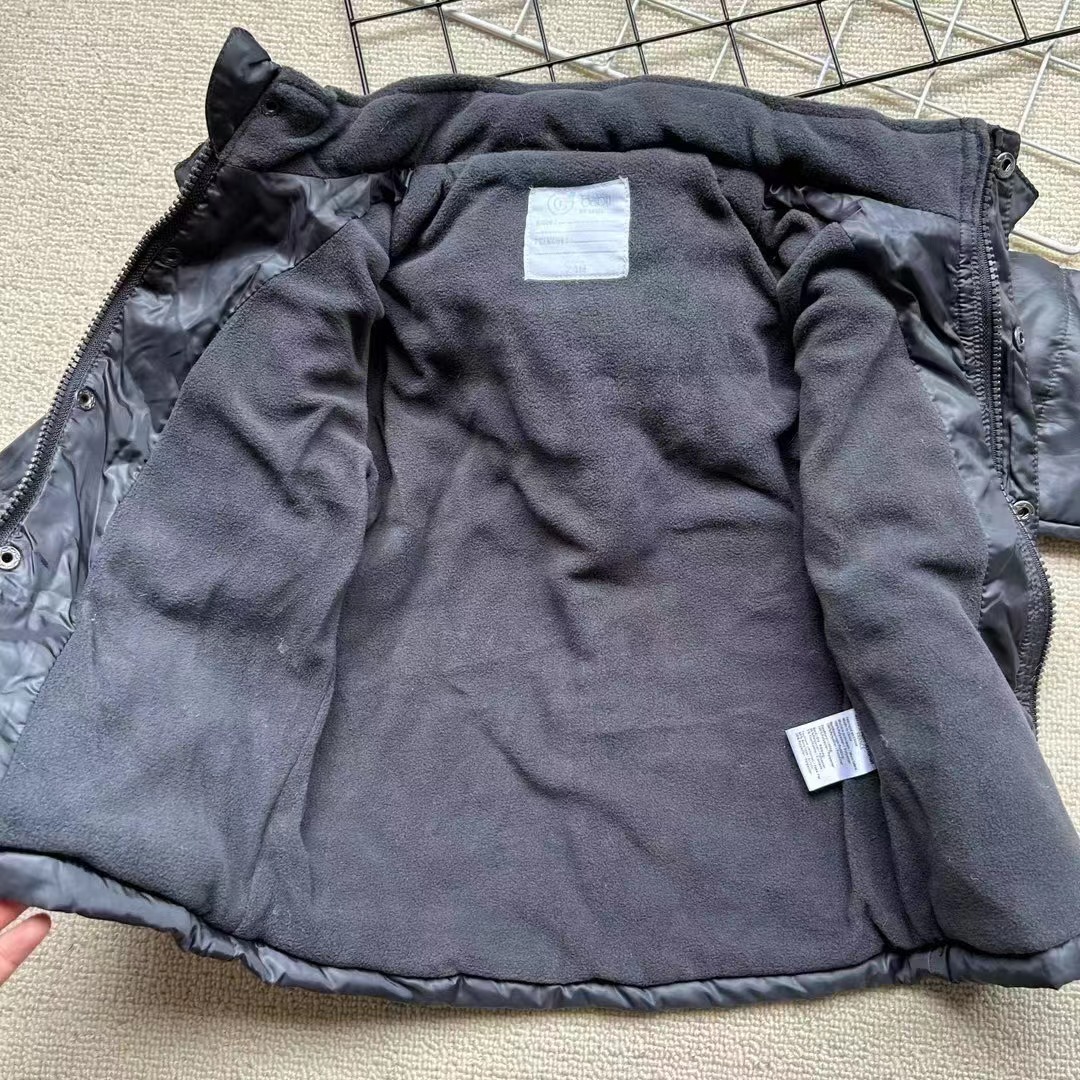 Ropa de los niños individuales de algodón acolchado Abrigo acolchado de algodón 23 nuevos niños y niñas invierno chaqueta acolchada de algodón acolchado con capucha de manga larga de algodón acolchado abrigo de manga larga