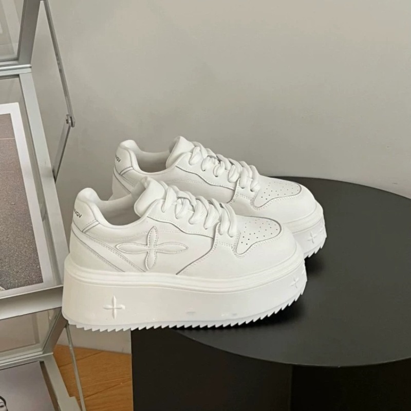 Zhao LuSi con el mismo aumento de altura de zapatos blancos universales para mujeres de alto valor facial estilo de campus de cuatro hojas de cordón de grasa zapatos casuales de suela gruesa