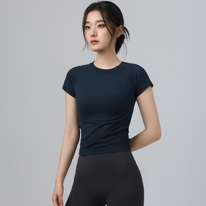 Breathable yoga clothing with a round collar