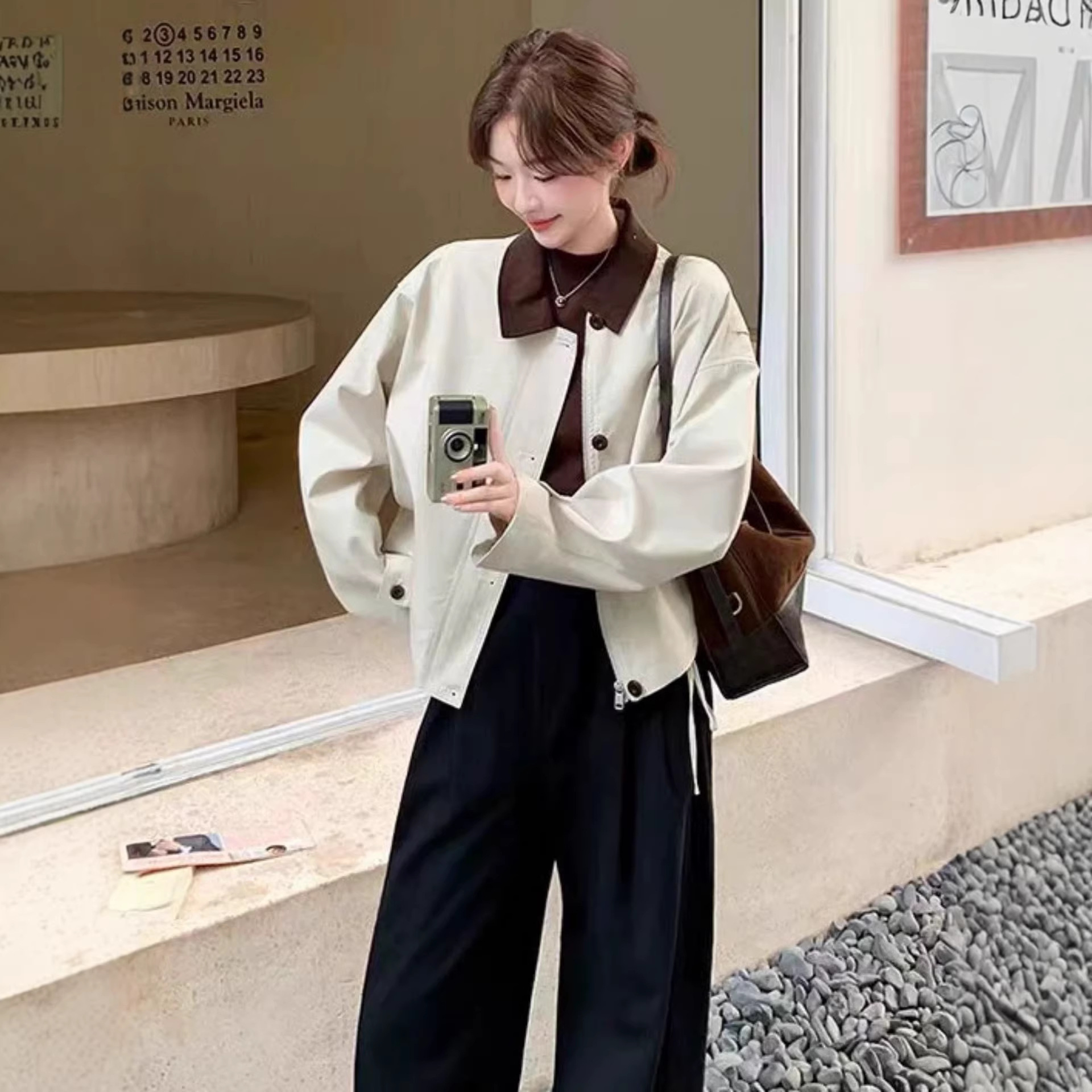 Off-white Korean style fashion minimalist color-blocked lapel coat for women, new spring 2026, petite style, versatile commuter jacket.
