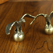 大战宏图雄鹰踩球鹰摆件创意桌面小铜器复古工艺品批纯黄铜小摆件