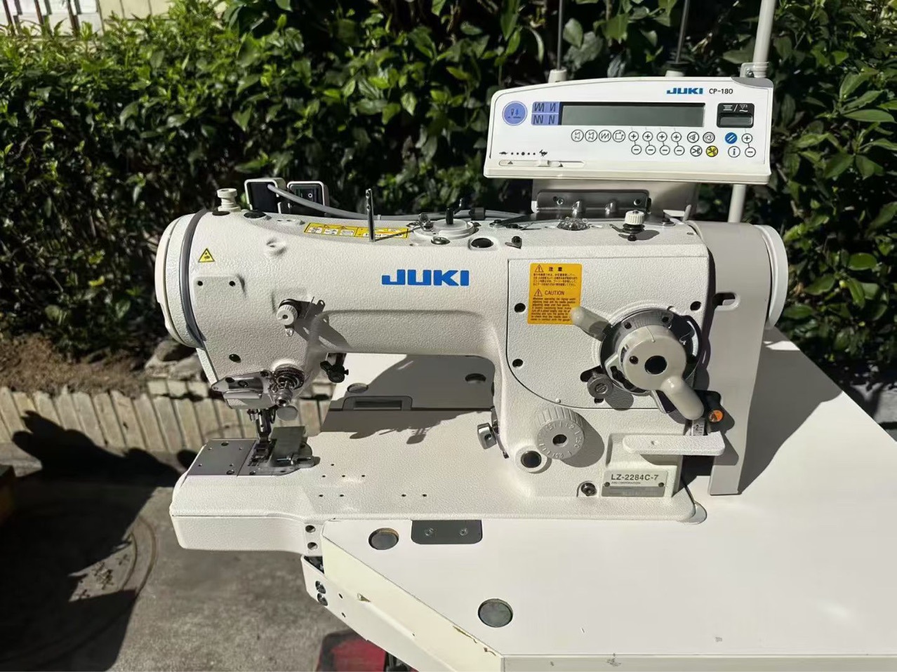 厂家供应2284人字车 曲折缝纫机 工业直驱三角针缝纫机电脑人字车