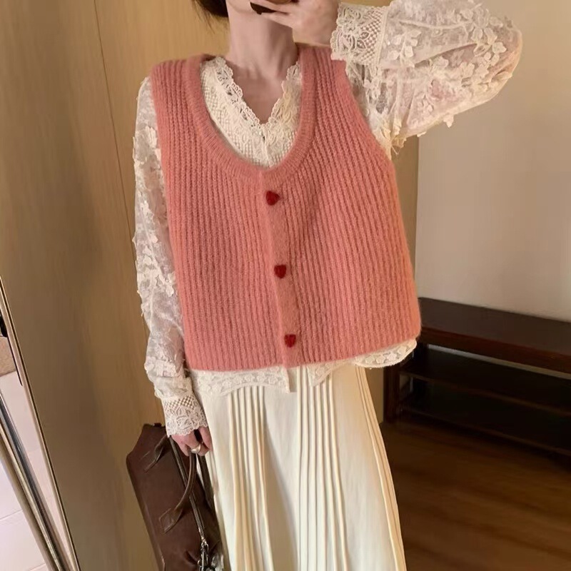 2025 Korean Style New Low Round Neck Heart Buckle Loose Short Lazy Style Layered Knitted Sweater Vest for Women 2025 Korean Style New Low Round Neck Heart Buckle Loose Short Lazy Style Layered Knitted Sweater Vest for Women