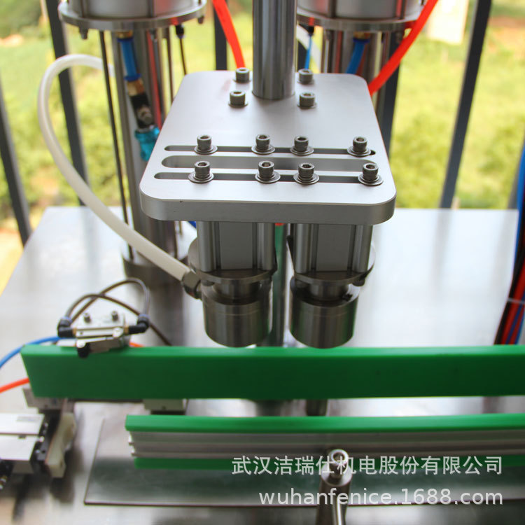 Máquina de llenado de aerosol Cuatro en Uno máquina de llenado de aerosol de medicina blanca herida máquina de llenado de aerosol de desinfección de tanque de compresión