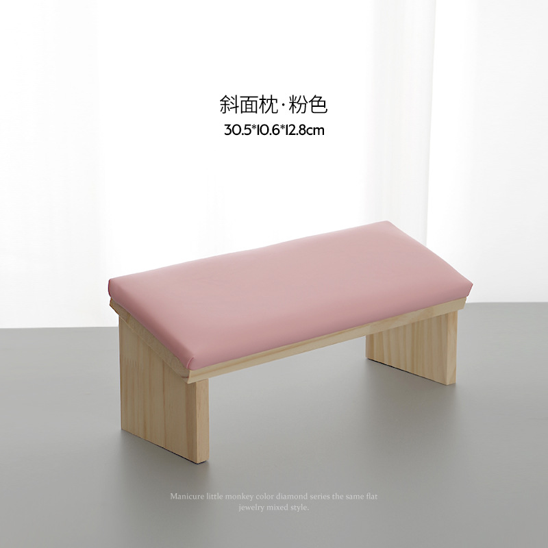 Almohada de mano para manicura de estilo japonés cuidadosamente seleccionada, superficie de cuero suave, madera biselada, almohada de mano especial estilo normcore de café con leche para salones de uñas