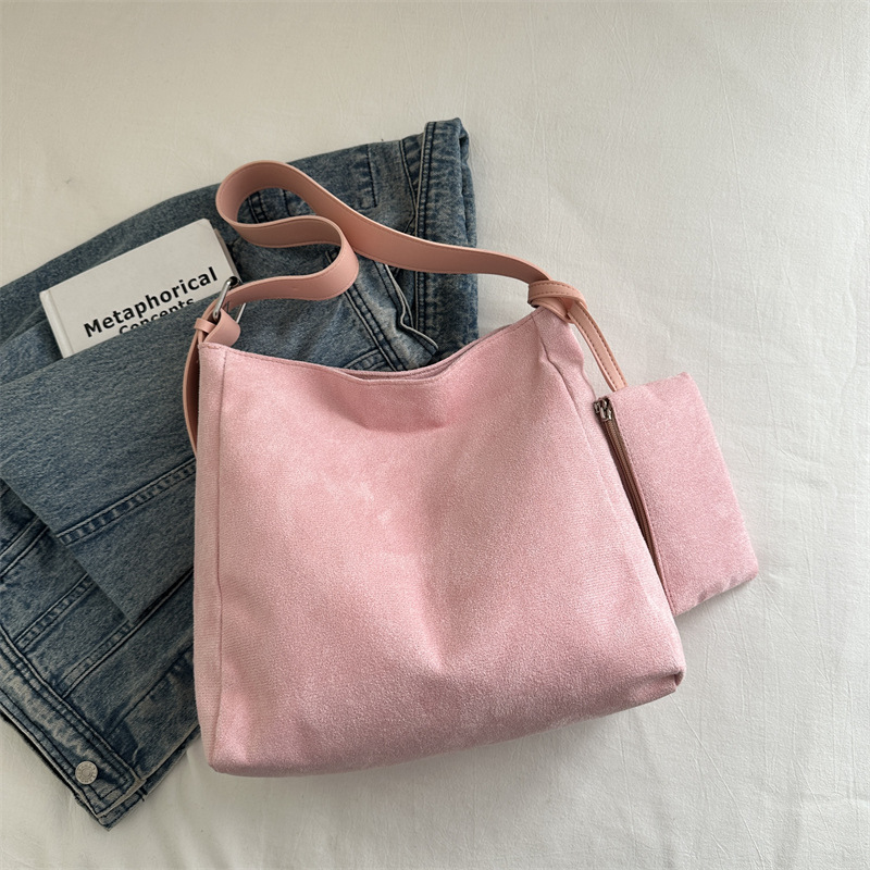 Bolsa de hombro de alta calidad de gran capacidad mate de damas 2024, invierno nuevo estilo versátil bolso de brazo bolso especial para mujeres