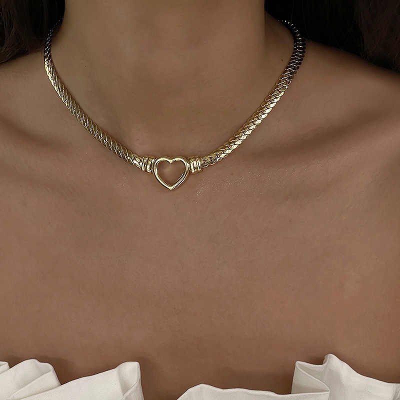 27g Weight PVD Coated Gold Plating Process 18K Gold Plated Plating Material 304 Stainless Steel Pendant Material Choker Classification PVD Coated 18K Gold Plated Heart Shape 304 Stainless Steel Streetwear Waterproof Non Tarnish 304 Stainless Steel Choker