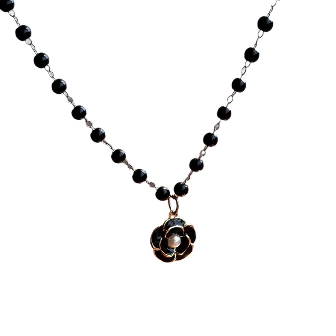 Small design choker with bow, retro necklace, accessory, 2 carat, flowered
