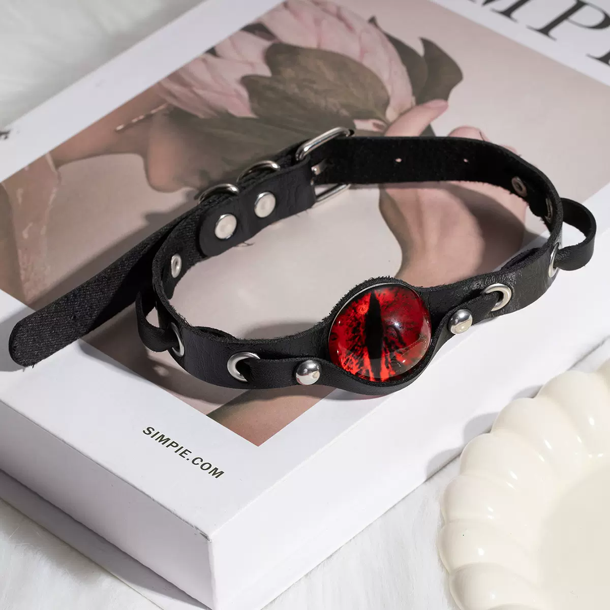 欧美亚文化皮革恶魔红眼项圈 小众高级感暗黑哥特风个性时尚项饰