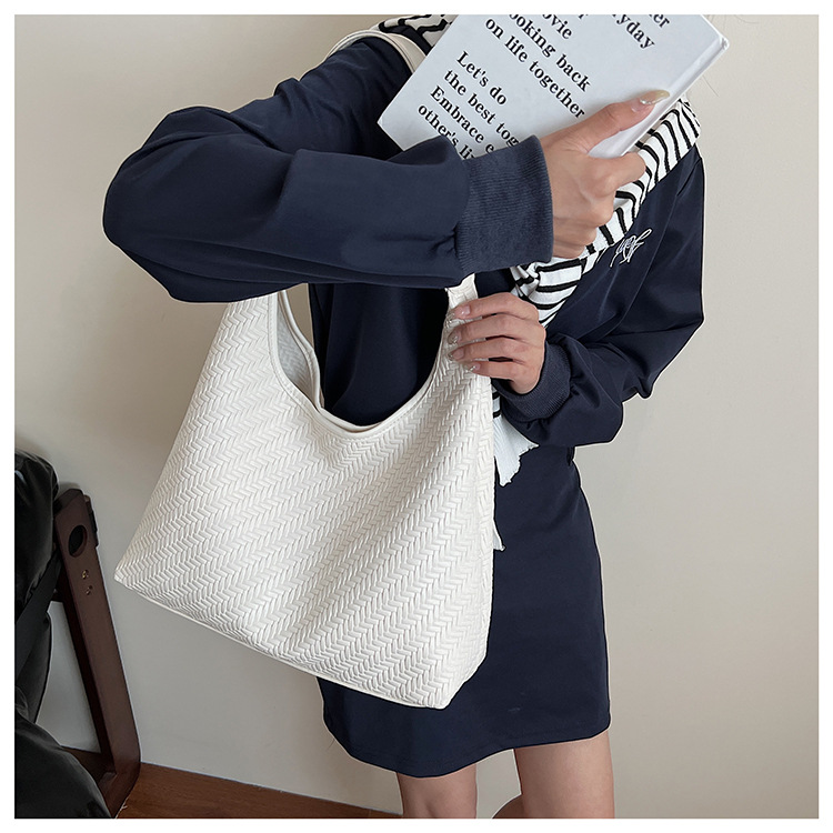 Casual design, stylish, large-capacity single-shoulder 2025, fashionable and trendy woven commuting, simple and retro tote underarm bag undefined