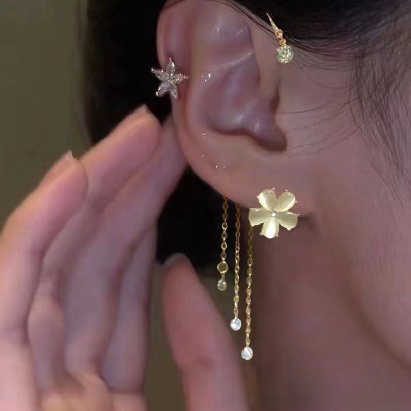 This year's new ear hanging cat's eye stone ins flower ear clip without ear hole niche tassel ear bone clip antique Chinese style