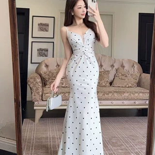 法式波点吊带白色连衣裙子女夏季新款赫本风海边度假收腰长裙