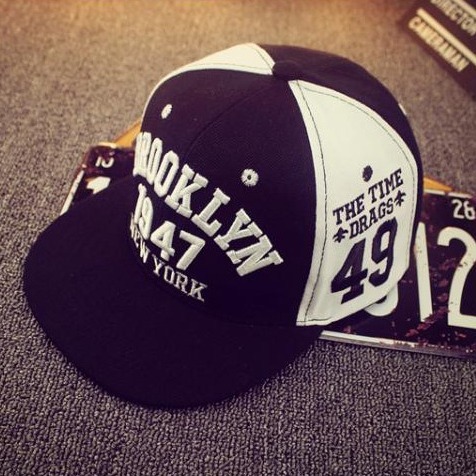 Factory Direct Sale Hip-Hop Hats for Trendy Guys, Black and White Street Dance Cap, 1947 Letter Embroidered Duckbill Hat for Boys and Girls
