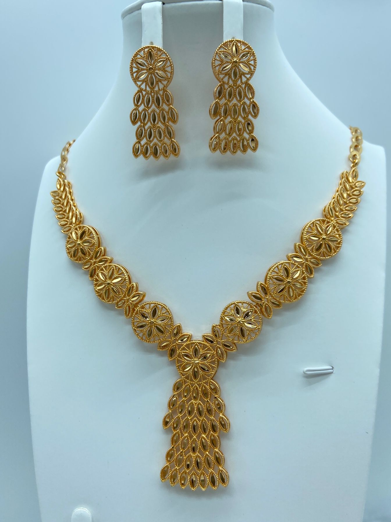 Transfronterizos de moda retro de Oriente Medio conjunto de joyería collar pendientes de boda banquete de bronce de lujo joyería dorada mujer