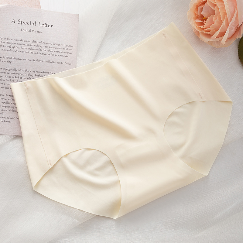 Peach Hip una pieza de ropa interior sin costuras Seda de hielo para mujer Algodón puro desnudo ligero entrepierna antibacteriana cadera Levantamiento de cintura media ropa interior de niña