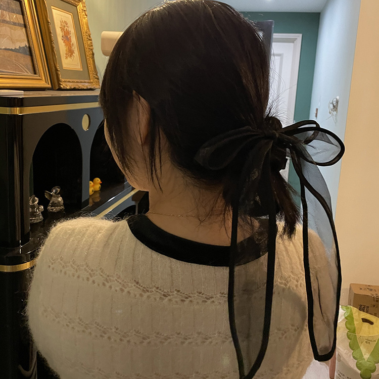 Small design black hairgrip with bow