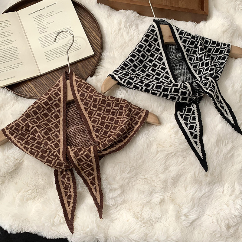 Nuevo pañuelo triangular de punto bufandas para mujeres primavera y otoño estilo coreano perforación perezosa de punto cruzado cuello de cuello con una capa externa
