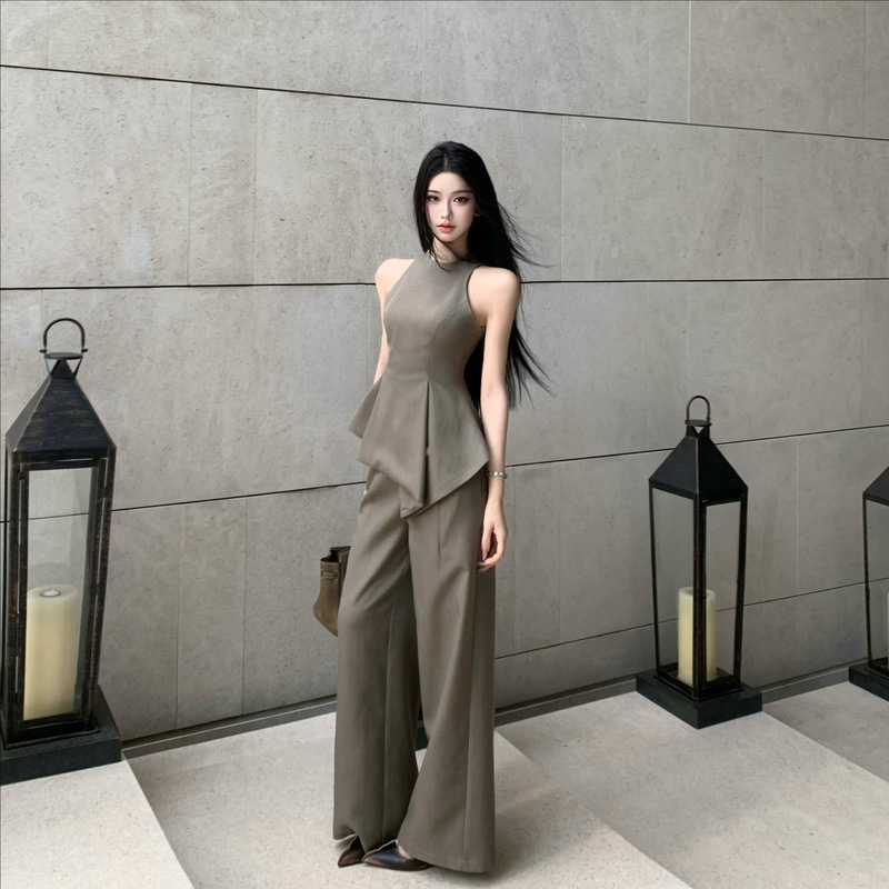 Jayky Yang Miss Bella Asymmetrical Waist-Cinching Round Neck Sleeveless Top Loose Straight-Leg Casual Pants Set Jayky Yang Miss Bella Asymmetrical Waist-Cinching Round Neck Sleeveless Top Loose Straight-Leg Casual Pants Set
