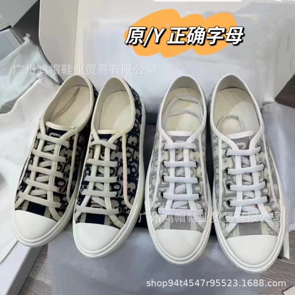 2024 Estación europea Primavera Nuevo estilo Bordado Alfabeto D Hogar Mujer Trendy ins Todo fósforo nicho Otoño Zapatos de lona plana Fondo plano